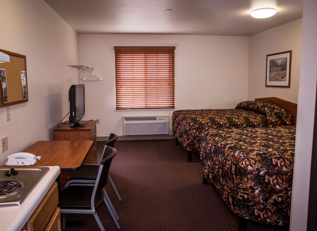 Woodspring Suites Evansville Room photo